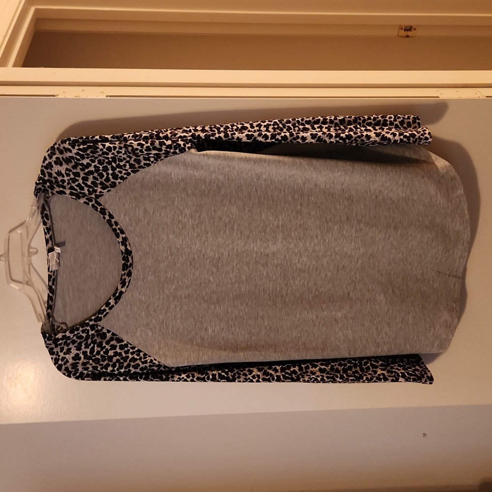 Women's Long Sleeve Knit Top. Size Large
